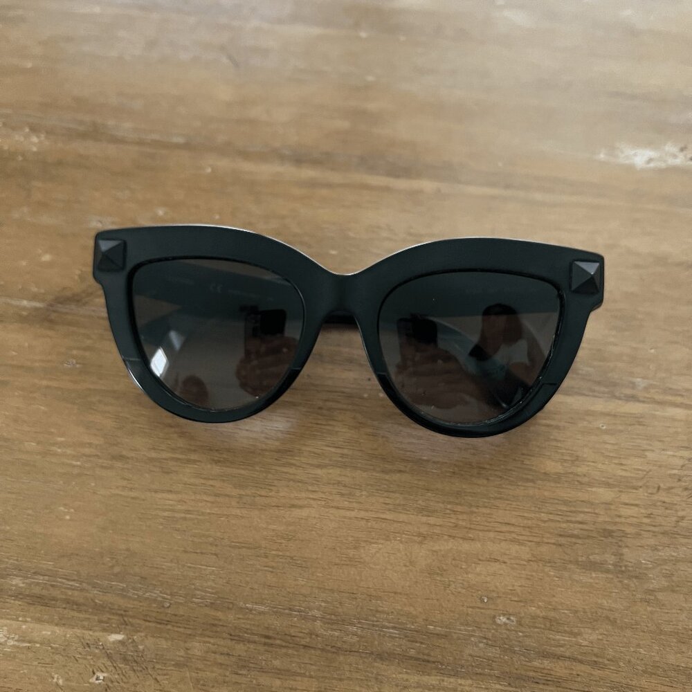Valentino V712S 140 51 19 Cat Eye Black Sunglasses